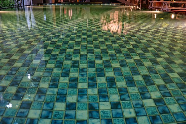 Donnez du style à votre cave avec un porte-bouteilles bois