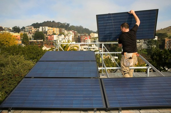 Installation de panneaux photovoltaïques : les avantages de faire appel à un expert